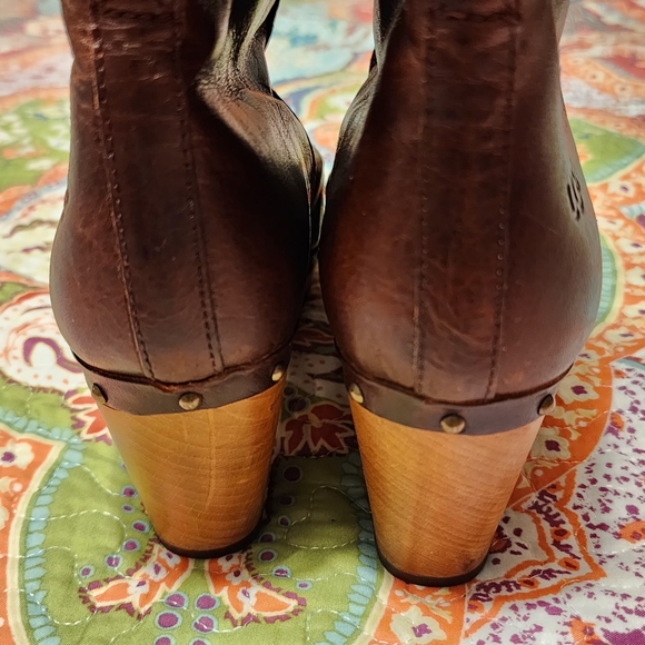 UGG Lynnea Leather Shearling Wood Clog Boots | Size 6 - Picture 11 of 16